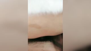 寂寞的大学生情侣，上完网课后无聊，相约到茶园野战