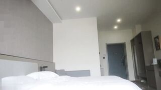 19岁四川美女大学生清纯可爱后入粉嫩肥逼