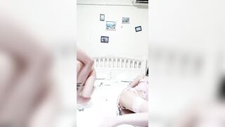 绝对精彩【上篇】168CM美女3P名场面！两根屌轮番舔弄，掰开无毛紧致骚穴，大长腿骑乘位猛操